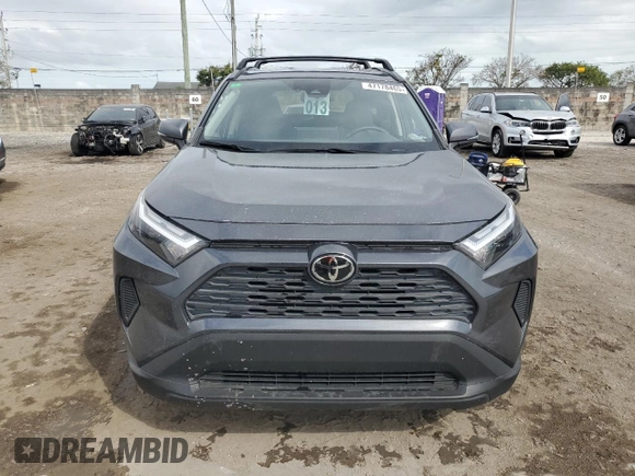 2022 Toyota RAV4 XLE with VIN JTMW1RFV6ND089457, listed as a Copart auction lot 47178465 with 43,850 mi miles and Salvage Title. Bid and sale history available at carsss.com. Image 5.