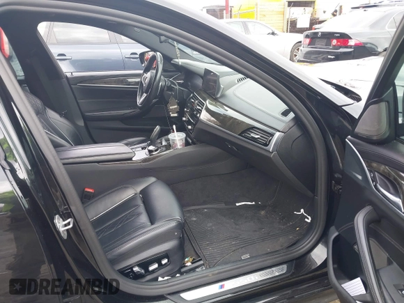 2020 BMW 5 Series M550i xDrive z VIN WBAJS7C09LCD45078, wystawiony jako IAAI lot #41850274 z przebiegiem 75 613 mil mil oraz . Historia ofert i sprzedaży dostępna na DreamBid. Obrazek 5.