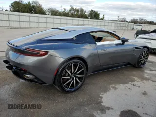 2017 Aston Martin DB11 z VIN SCFRMFAV2HGL00765, wystawiony jako Copart lot #79288034 z przebiegiem Nie podano mil oraz Nie do naprawy. Historia ofert i sprzedaży dostępna na DreamBid. Obrazek 3.
