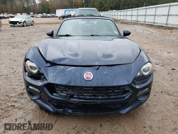 2018 FIAT 124 Spider Abarth z VIN JC1NFAEK7J0136872, wystawiony jako Copart lot #80666394 z przebiegiem 49 041 mil mil oraz Szkoda całkowita • Salvage title. Historia ofert i sprzedaży dostępna na DreamBid. Obrazek 5.