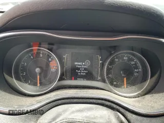 2019 Jeep Cherokee Latitude Plus z VIN 1C4PJLLB5KD226718, wystawiony jako Copart lot #62527585 z przebiegiem 99 990 mil mil oraz Szkoda całkowita • Salvage title. Historia ofert i sprzedaży dostępna na DreamBid. Obrazek 9.
