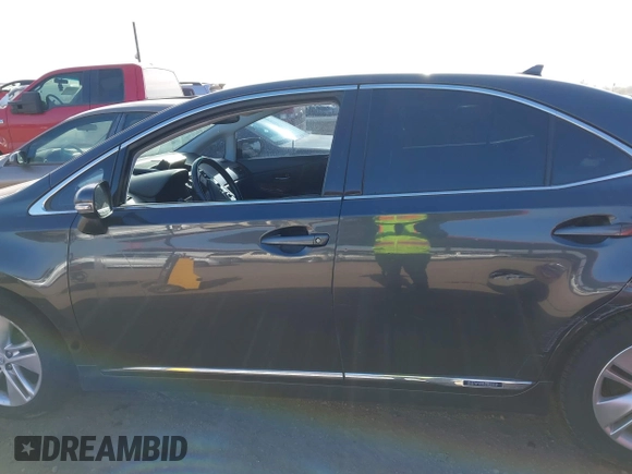 2010 Lexus HS 250h z VIN JTHBB1BA8A2034027, wystawiony jako IAAI lot #41551228 z przebiegiem 304 411 mil mil oraz . Historia ofert i sprzedaży dostępna na DreamBid. Obrazek 14.