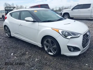 2013 Hyundai Veloster Turbo z VIN KMHTC6AE7DU117585, wystawiony jako IAAI lot #42028116 z przebiegiem 102 382 mil mil oraz . Historia ofert i sprzedaży dostępna na DreamBid. Obrazek 1.