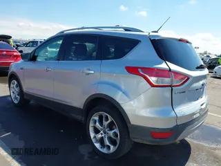 2013 Ford Escape Titanium z VIN 1FMCU0J94DUD84163, wystawiony jako IAAI lot #42406932 z przebiegiem 111 258 mil mil oraz . Historia ofert i sprzedaży dostępna na DreamBid. Obrazek 3.