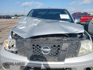 2015 Nissan Frontier S z VIN 1N6BD0CT7FN716390, wystawiony jako IAAI lot #42519222 z przebiegiem 175 588 mil mil oraz . Historia ofert i sprzedaży dostępna na DreamBid. Obrazek 12.