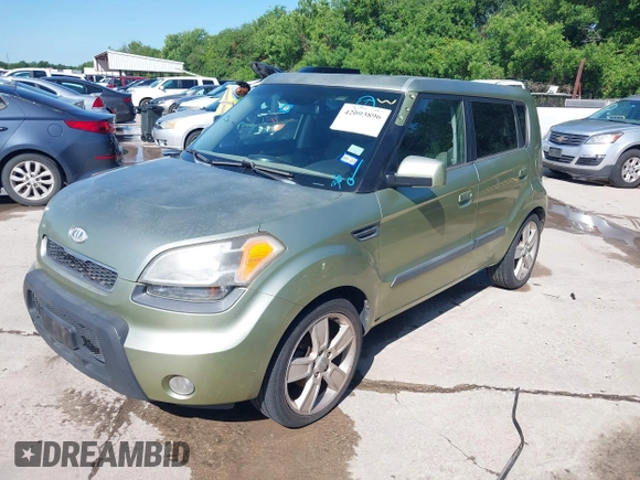 2010 Kia Soul + with VIN KNDJT2A20A7102463, listed as a IAAI auction lot 42093896 with 178,736 mi miles. Bid and sale history available at carsss.com. Image 2.