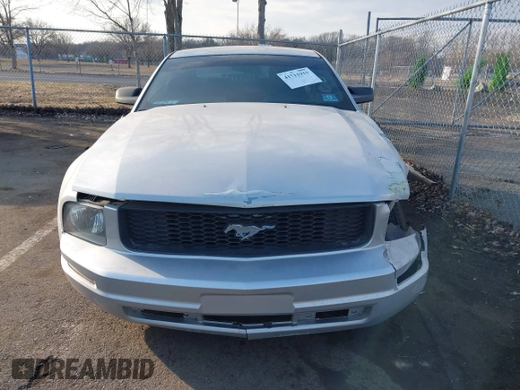 2005 Ford Mustang Deluxe with VIN 1ZVFT80N955140082, listed as a IAAI auction lot 41711933 with 88,633 mi miles. Bid and sale history available at carsss.com. Image 12.