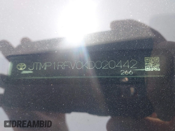 2019 Toyota RAV4 XLE z VIN JTMP1RFV0KD020442, wystawiony jako IAAI lot #40108049 z przebiegiem 70 916 mil mil oraz . Historia ofert i sprzedaży dostępna na DreamBid. Obrazek 17.