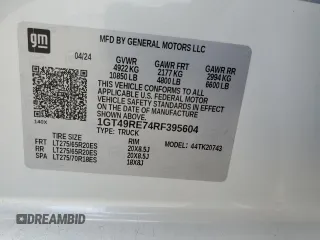 2024 GMC Sierra 2500HD Denali z VIN 1GT49RE74RF395604, wystawiony jako Copart lot #41529455 z przebiegiem 16 545 mil mil oraz Szkoda całkowita • Salvage title. Historia ofert i sprzedaży dostępna na DreamBid. Obrazek 13.