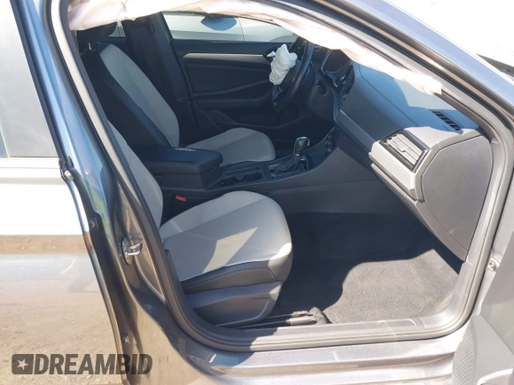 2019 Volkswagen Jetta S z VIN 3VWC57BU9KM223304, wystawiony jako IAAI lot #41722624 z przebiegiem 111 751 mil mil oraz . Historia ofert i sprzedaży dostępna na DreamBid. Obrazek 5.