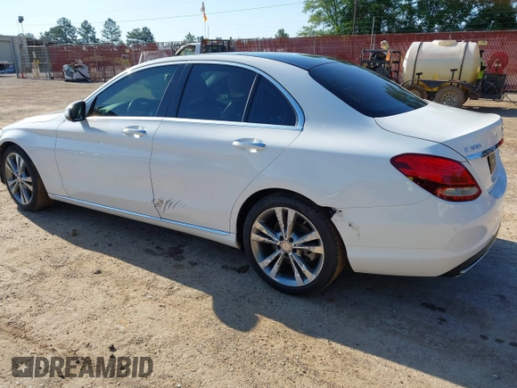 2015 Mercedes-Benz C 300 z VIN 55SWF4JB6FU051639, wystawiony jako IAAI lot #42187934 z przebiegiem 125 256 mil mil oraz . Historia ofert i sprzedaży dostępna na DreamBid. Obrazek 3.