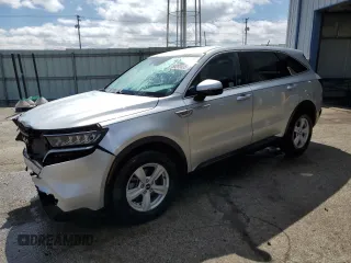 2022 Kia Sorento LX z VIN 5XYRG4LC4NG083031, wystawiony jako Copart lot #50202435 z przebiegiem 33 228 mil mil oraz Szkoda całkowita • Salvage title. Historia ofert i sprzedaży dostępna na DreamBid. Obrazek 1.