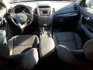 2014 Kia Sorento LX with VIN 5XYKTCA68EG532313, listed as a Copart auction lot 49613145 with 167,534 mi miles and Clean Title. Bid and sale history available at DreamBid. Image 8.