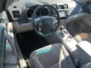2013 Toyota Highlander with VIN 5TDZK3EH0DS110776, listed as a Copart auction lot 83633904 with 42,951 mi miles and Salvage Title. Bid and sale history available at carsss.com. Image 8.