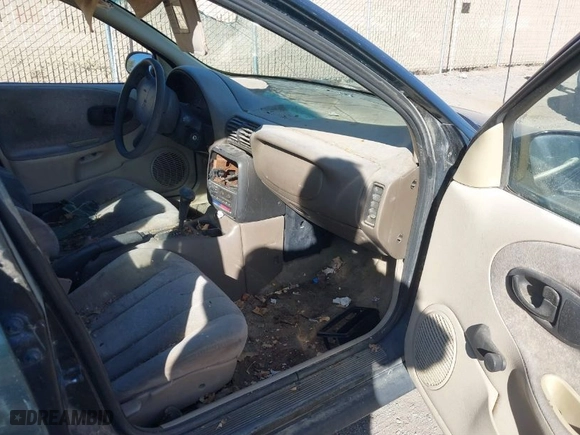1997 Saturn SL with VIN 1G8ZK5272VZ296595, listed as a IAAI auction lot 41393070 with 186,941 mi miles. Bid and sale history available at carsss.com. Image 5.
