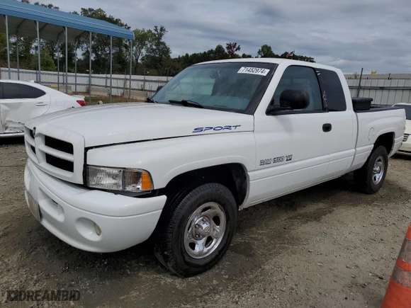 2000 Dodge Ram 1500 with VIN 3B7HC13Y6YG117073, listed as a Copart auction lot 71452974 with 136,749 mi miles and Salvage Title. Bid and sale history available at carsss.com. Image 1.