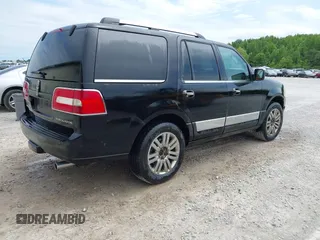 2008 Lincoln Navigator z VIN 5LMFU27538LJ21670, wystawiony jako IAAI lot #42279965 z przebiegiem 278 169 mil mil oraz . Historia ofert i sprzedaży dostępna na DreamBid. Obrazek 4.