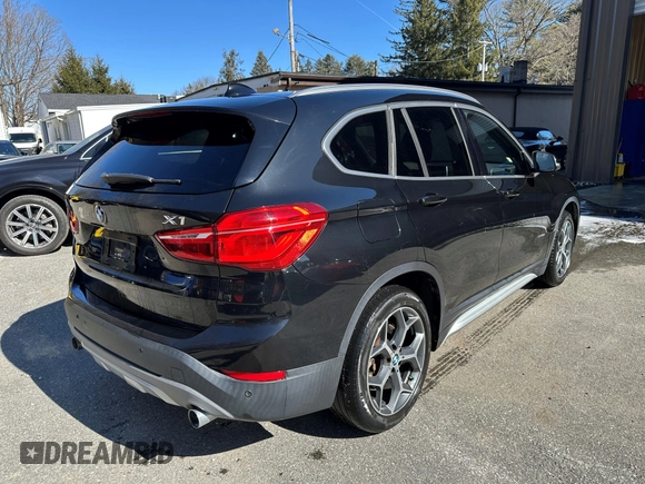 2017 BMW X1 xDrive28i with VIN WBXHT3C32H5F67896, listed as a IAAI auction lot 41823288 with 80,130 mi miles. Bid and sale history available at carsss.com. Image 4.