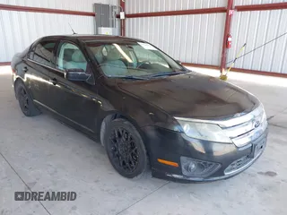 2010 Ford Fusion SE z VIN 3FAHP0HA9AR135464, wystawiony jako IAAI lot #42544802 z przebiegiem 233 687 mil mil oraz . Historia ofert i sprzedaży dostępna na DreamBid. Obrazek 1.