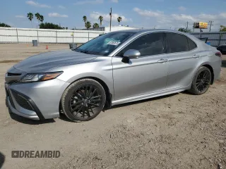 2022 Toyota Camry Hybrid XSE z VIN 4T1K31AK2NU571829, wystawiony jako Copart lot #52363675 z przebiegiem 52 918 mil mil oraz Szkoda całkowita • Salvage title. Historia ofert i sprzedaży dostępna na DreamBid. Obrazek 1.
