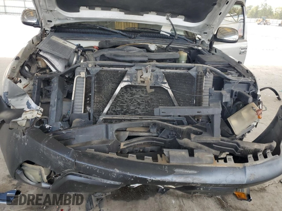 2002 Chevrolet Avalanche with VIN 3GNEC13T92G226777, listed as a Copart auction lot 74441144 with 294,117 mi miles and Salvage Title. Bid and sale history available at DreamBid. Image 12.