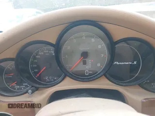 2012 Porsche Panamera S Hybrid z VIN WP0AD2A73CL045338, wystawiony jako IAAI lot #42038242 z przebiegiem 112 131 mil mil oraz . Historia ofert i sprzedaży dostępna na DreamBid. Obrazek 7.