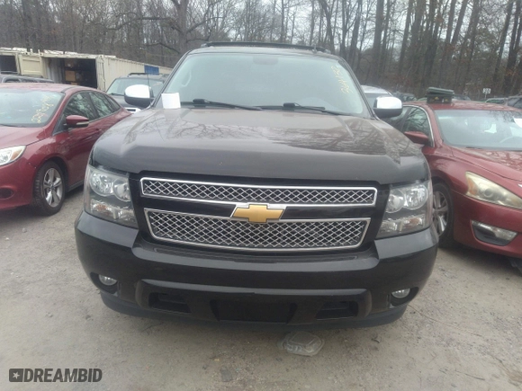 2013 Chevrolet Avalanche LS with VIN 3GNMCEE05DG364132, listed as a IAAI auction lot 41385609 with 144,007 mi miles. Bid and sale history available at carsss.com. Image 11.