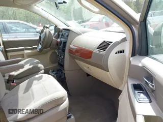 2008 Chrysler Town & Country LX with VIN 2A8HR44HX8R842094, listed as a IAAI auction lot 41902978 with 340,923 mi miles. Bid and sale history available at carsss.com. Image 5.