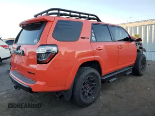 2023 Toyota 4Runner TRD Pro z VIN JTELU5JRXP6142113, wystawiony jako Copart lot #48787545 z przebiegiem 31 379 mil mil oraz Szkoda całkowita • Salvage title. Historia ofert i sprzedaży dostępna na DreamBid. Obrazek 3.
