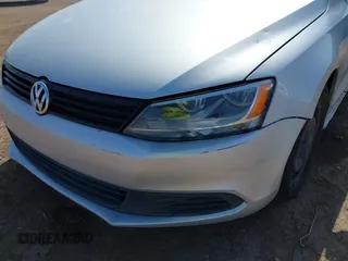 2012 Volkswagen Jetta Sedan SE w/Convenience PZEV with VIN 3VWDP7AJ7CM314787, listed as a IAAI auction lot 41950485 with 120,886 mi miles. Bid and sale history available at carsss.com. Image 6.