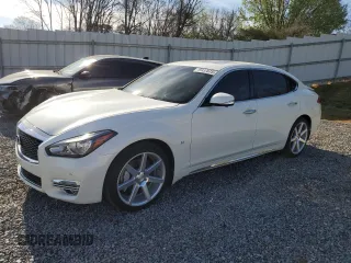 2016 Infiniti Q70 z VIN JN1BY1PP3GM631356, wystawiony jako Copart lot #49337675 z przebiegiem 105 540 mil mil oraz Szkoda całkowita • Salvage title. Historia ofert i sprzedaży dostępna na DreamBid. Obrazek 1.