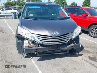 2013 Toyota Sienna XLE AAS с VIN 5TDYK3DC4DS335199, выставлен на аукционе IAAI как лот 42464627 с пробегом 163 269 миль миль и . История ставок и продаж доступна на DreamBid. Изображение 6.