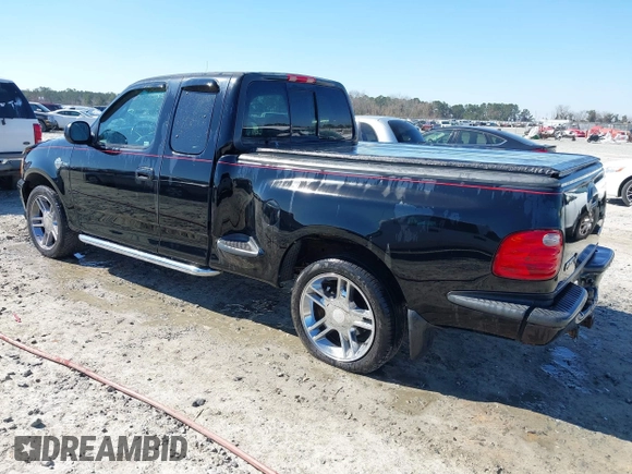 2000 Ford F-150 XL z VIN 2FTRX07L5YCB11117, wystawiony jako IAAI lot #41649583 z przebiegiem 240 557 mil mil oraz . Historia ofert i sprzedaży dostępna na DreamBid. Obrazek 3.
