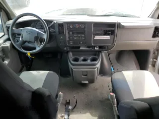 2005 Chevrolet Express Passenger with VIN 1GAHG39UX51197887, listed as a Copart auction lot 54499855 with 173,655 mi miles and Clean title. Bid and sale history available at DreamBid. Image 8.