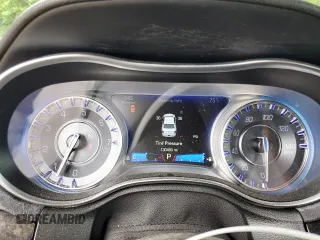 2018 Chrysler 300 Limited z VIN 2C3CCAEG7JH314035, wystawiony jako Copart lot #56311455 z przebiegiem 130 490 mil mil oraz Szkody całkowita. Historia ofert i sprzedaży dostępna na DreamBid. Obrazek 9.