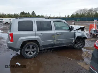 2015 Jeep Patriot Latitude z VIN 1C4NJRFB7FD412238, wystawiony jako IAAI lot #41639976 z przebiegiem 106 767 mil mil oraz . Historia ofert i sprzedaży dostępna na DreamBid. Obrazek 14.