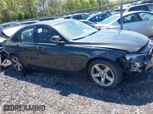 2015 BMW 3 Series 328i xDrive z VIN WBA3B5G52FNS14339, wystawiony jako IAAI lot #42218733 z przebiegiem Nie podano mil oraz . Historia ofert i sprzedaży dostępna na DreamBid. Obrazek 12.