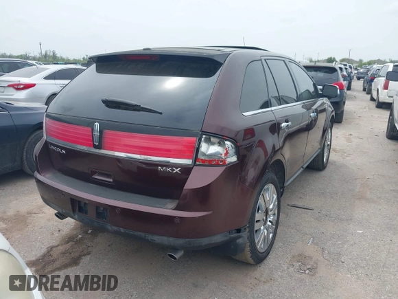 2009 Lincoln MKX z VIN 2LMDU68C69BJ05709, wystawiony jako IAAI lot #41890352 z przebiegiem 174 260 mil mil oraz . Historia ofert i sprzedaży dostępna na DreamBid. Obrazek 4.