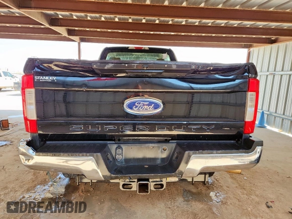 2018 Ford F-350 XL with VIN 1FT8W3BT5JED00101, listed as a Copart auction lot 58048685 with 392,049 mi miles and Clean title. Bid and sale history available at DreamBid. Image 6.