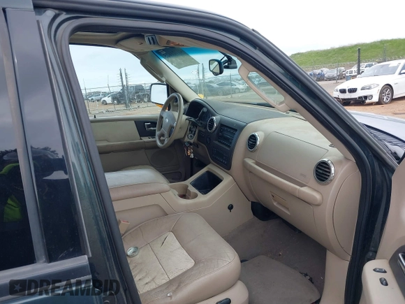 2003 Ford Expedition Eddie Bauer z VIN 1FMFU18L03LB24609, wystawiony jako IAAI lot #41721625 z przebiegiem 168 881 mil mil oraz . Historia ofert i sprzedaży dostępna na DreamBid. Obrazek 5.