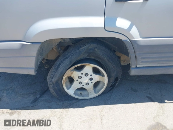 1997 Jeep Grand Cherokee Laredo z VIN 1J4GZ58S4VC720943, wystawiony jako IAAI lot #42648807 z przebiegiem 231 203 mil mil oraz . Historia ofert i sprzedaży dostępna na DreamBid. Obrazek 12.