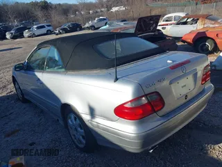 2001 Mercedes-Benz CLK 3.2L with VIN WDBLK65G41T070258, listed as a IAAI auction lot 41292179 with 132,471 mi miles. Bid and sale history available at carsss.com. Image 3.