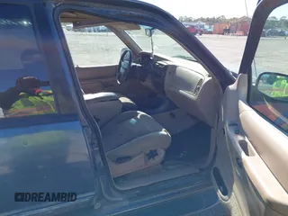2000 Ford Explorer XLT с VIN 1FMZU63E4YZB16522, выставлен на аукционе IAAI как лот 41104271 с пробегом 259 369 миль миль и . История ставок и продаж доступна на DreamBid. Изображение 5.