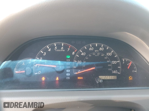 2005 Toyota Camry STD z VIN 4T1BE32K05U396288, wystawiony jako Copart lot #58361185 z przebiegiem 227 110 mil mil oraz Szkoda całkowita • Salvage title. Historia ofert i sprzedaży dostępna na DreamBid. Obrazek 9.