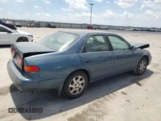 2001 Toyota Camry CE z VIN 4T1BG22K71U837591, wystawiony jako Copart lot #61239094 z przebiegiem 230 941 mil mil oraz Szkoda całkowita • Salvage title. Historia ofert i sprzedaży dostępna na DreamBid. Obrazek 3.
