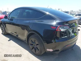 2024 Tesla Model Y с VIN 7SAYGDED2RF111670, выставлен на аукционе IAAI как лот 42321121 с пробегом 13 806 миль миль и . История ставок и продаж доступна на DreamBid. Изображение 3.