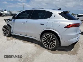 2023 Maserati Grecale Modena z VIN ZN682AVM3P7407857, wystawiony jako Copart lot #51451125 z przebiegiem Nie podano mil oraz Nie do naprawy. Historia ofert i sprzedaży dostępna na DreamBid. Obrazek 2.