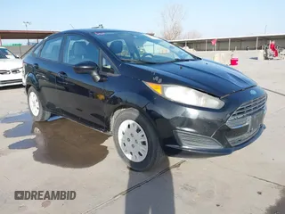 2015 Ford Fiesta S z VIN 3FADP4AJ7FM179001, wystawiony jako IAAI lot #41805205 z przebiegiem 164 762 mil mil oraz . Historia ofert i sprzedaży dostępna na DreamBid. Obrazek 1.