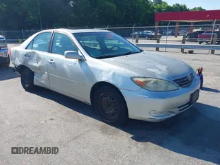 2004 Toyota Camry LE z VIN 4T1BE32K74U295599, wystawiony jako IAAI lot #42465607 z przebiegiem 217 615 mil mil oraz . Historia ofert i sprzedaży dostępna na DreamBid. Obrazek 1.