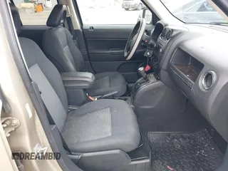 2009 Jeep Patriot Sport z VIN 1J4FF28B79D137950, wystawiony jako IAAI lot #42343983 z przebiegiem 194 235 mil mil oraz . Historia ofert i sprzedaży dostępna na DreamBid. Obrazek 5.